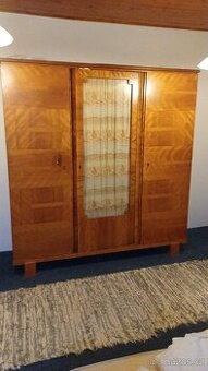 Starožitná šatní skříň