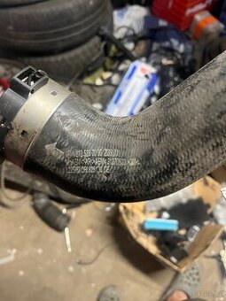 Hadica plnicího vzduchu A 212 528 00 00