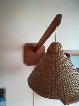 Stará lampa na zeď