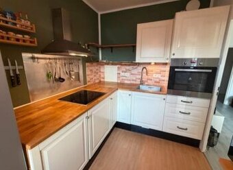 Venkovská kuchyně s vestavěnými spotřebiči,6338