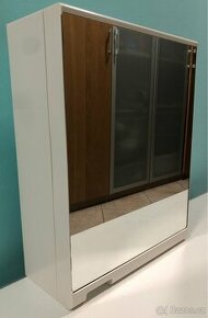 Plastová skříňka se zrcadlem (sleva)