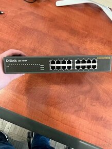 D-Link switch DES-1016D 16 portů - 1