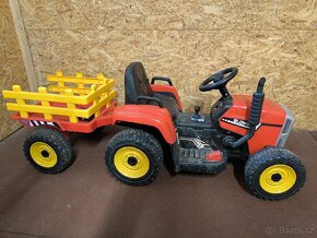 Prodám elektrický dětský traktor s přívěsem