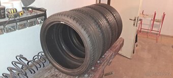 Pneu  Goodyear  215 40 R18