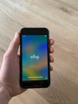 Apple iPhone 8 64gb-baterie 80%- dobrý stav