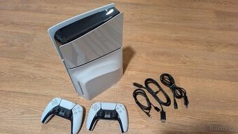 skoro nová PlayStation 5 Slim s 2 ovladači, záruka do 12/26