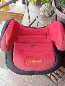 Podsedak do auta