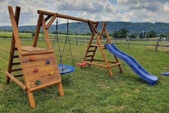 Dětské hřiště se skluzavkou, houpačka