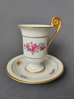 Nádherný porcelanovy šálek na čokoládu od manufaktury Kaiser