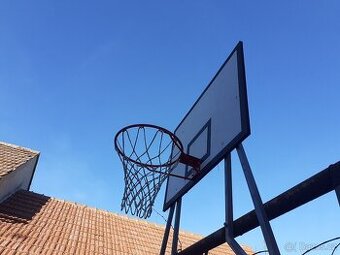 Basketbalový koš s deskou