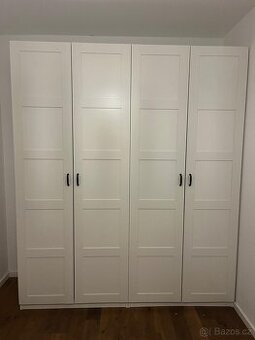 multifunkční šatní skříň
