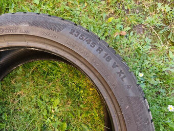 zimní continental 235/45 r18