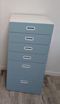 SMÅSTAD / PLATSA Komoda se 6 zásuvkami, bílá/modrá, 60x57x12