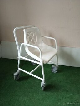 Výprodej skladu-  sprchová židle na kolečkách DMA
