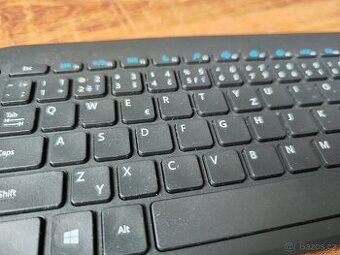 Microsoft All-in-One bezdratova klavesnice s touchpadem