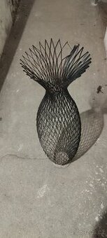 Starší drátěná váza