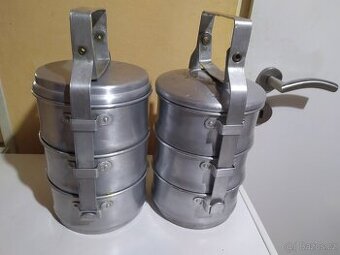 Dva duralové jídlonosiče třídílné.