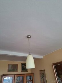 pěkný skleněný lustr