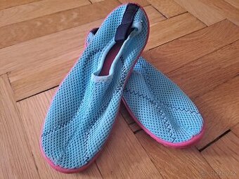 Boty do vody  30/31 Decathlon