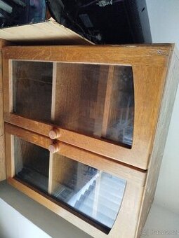 Dřevěná prosklená skříňka – chalupa / dílna