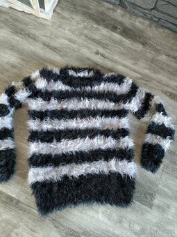 Dětský svetr vel. 134