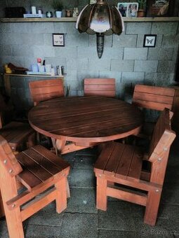 Prodám - dřevěný kul. stůl a 6 židlí- masiv - .