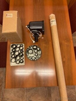 PROJEKTOR SVITKOVÝCH FILMŮ POUVA MAGICA +27 svitkových filmů