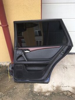 Pravé zadní dveře