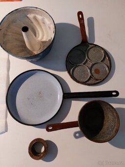 Staré nádobí a zátka. - 1