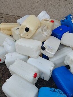 Prodám kanystry na naftu/benzin