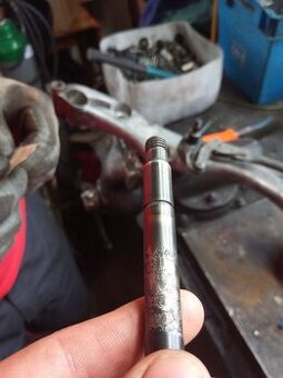 BMW E65 E66 nerezový čep stěračů