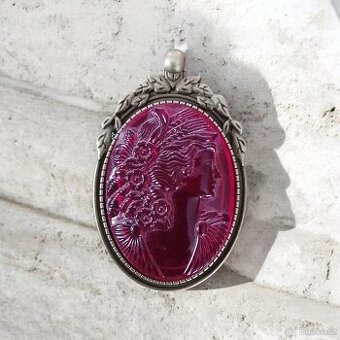 přívěsek s kamejí rubínové sklo dvě varianty