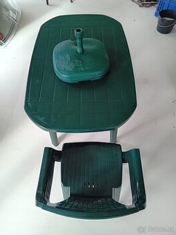 Zahradní stůl Keter Elise plastový tmavě zelený