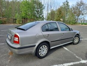 ŠKODA OCTAVIA 1,6 TOUR - sedan