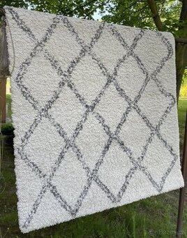 Prodám koberec JYSK - AKSFRYTLE řada RUG světle/tmavě šedý