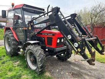 Zetor 7245 s čelním nakladačem a příslušenstvím