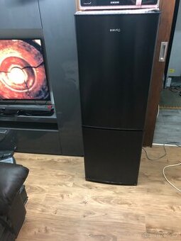 Malá lednice s mrazákem do 145cm. Nová nepoužita