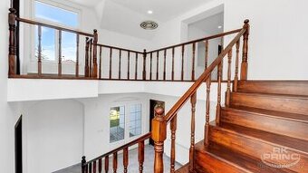 Rodinný dům 6+kk, na pozemku 1.044 m2, obec Měchenice, Praha