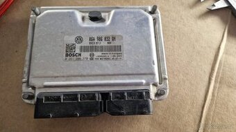 Řídící jednotka motoru ME7.5 VOLKSWAGEN-VW 06A906032QN BOSCH