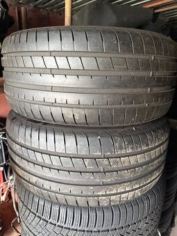 255/40 R18