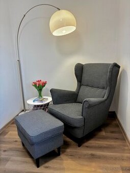 Prodám křeslo Ikea - ušák Strandmon, tmavě šedá