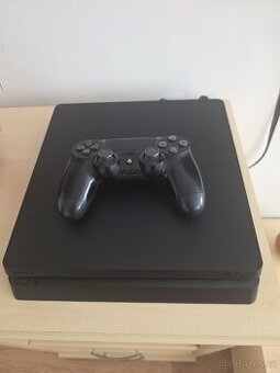 PS4 slim ( 500 GB )
