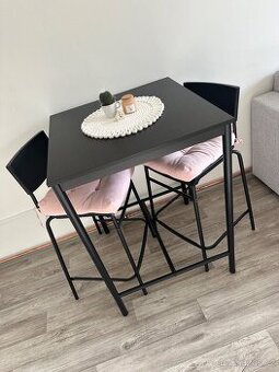 Vysoký jídelní stůl plus židle