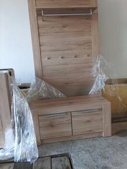 Předsíňová/chodbová stěna