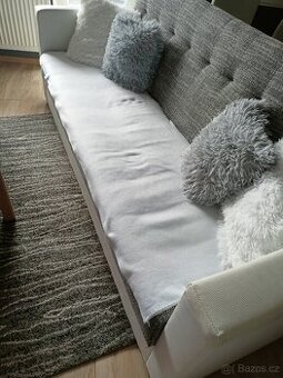 Pohovka třímístná