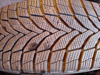 Prodám Sadu pneu 215/65/17 Bridgestone Zimni