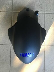 Yamaha MT-09 přední blatník