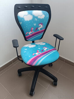 dětská židle na kolečkách