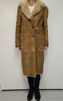 Dubeňák kožich hnědý kožíšek ovčí kožešina kabát ovce beráne