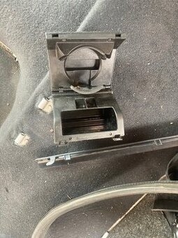 Popelník a nápoják Octavia 1